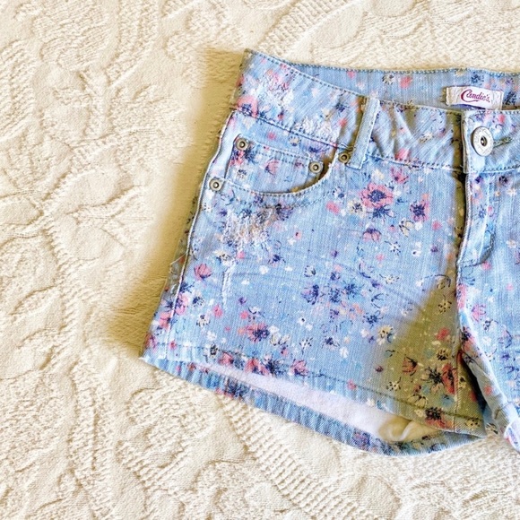 Like-New Vintage Y2K Floral Denim Shorts - Picture 2 of 4